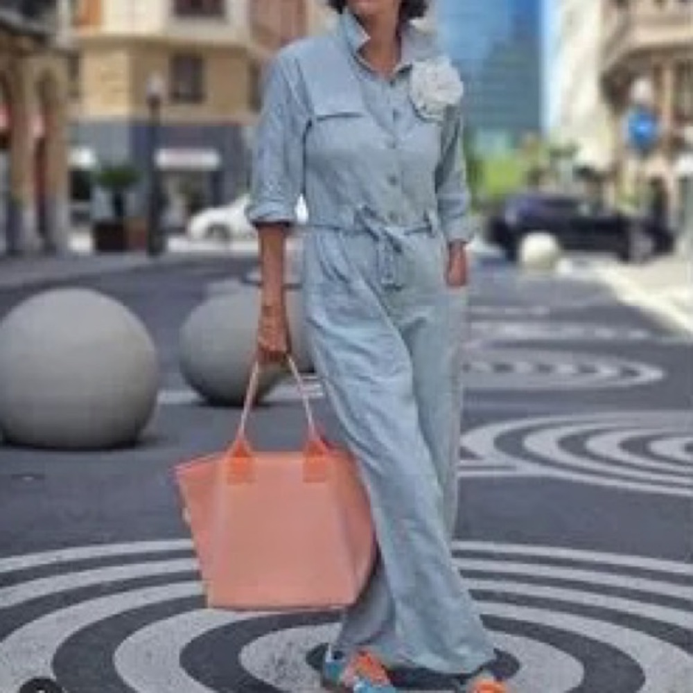 Hello Nite gorgeous fabulous baby blue jumpsuit with lots of pockets